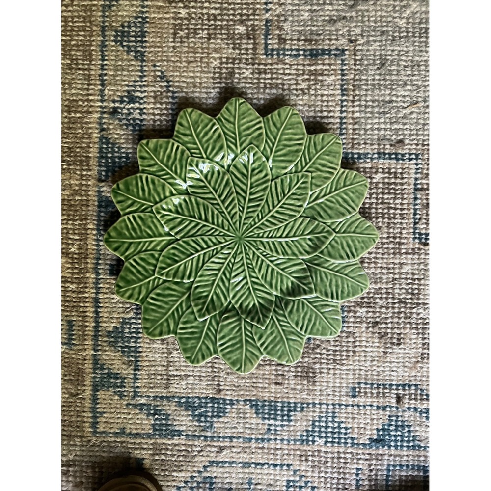 Bordallo Pinheiro Lemon Leaf Green Dinner Plate 10.5" Portugal Majolica Ceramic